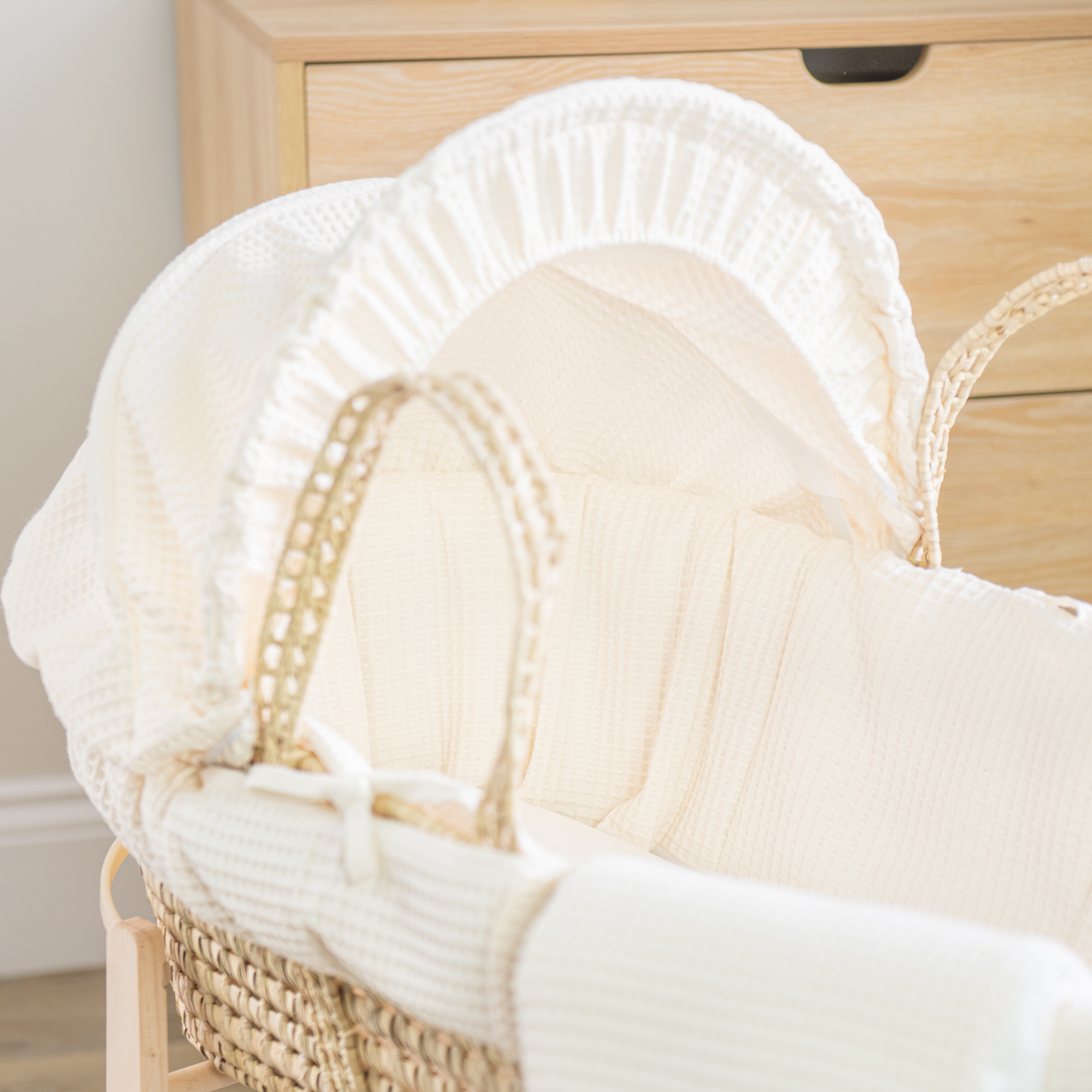 Clair de Lune Cream Waffle Palm Moses Basket