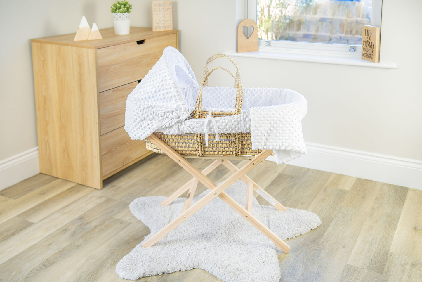 Clair de Lune White Dimple Palm Moses Basket