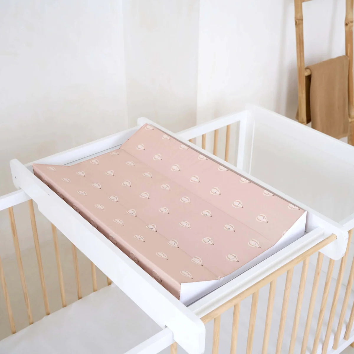 Hot Air Balloon Anti-Roll Wedge Baby Changing Mat Clair de Lune