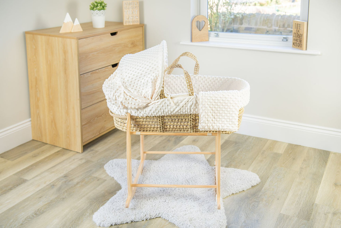 Clair de Lune Cream Dimple Palm Moses Basket