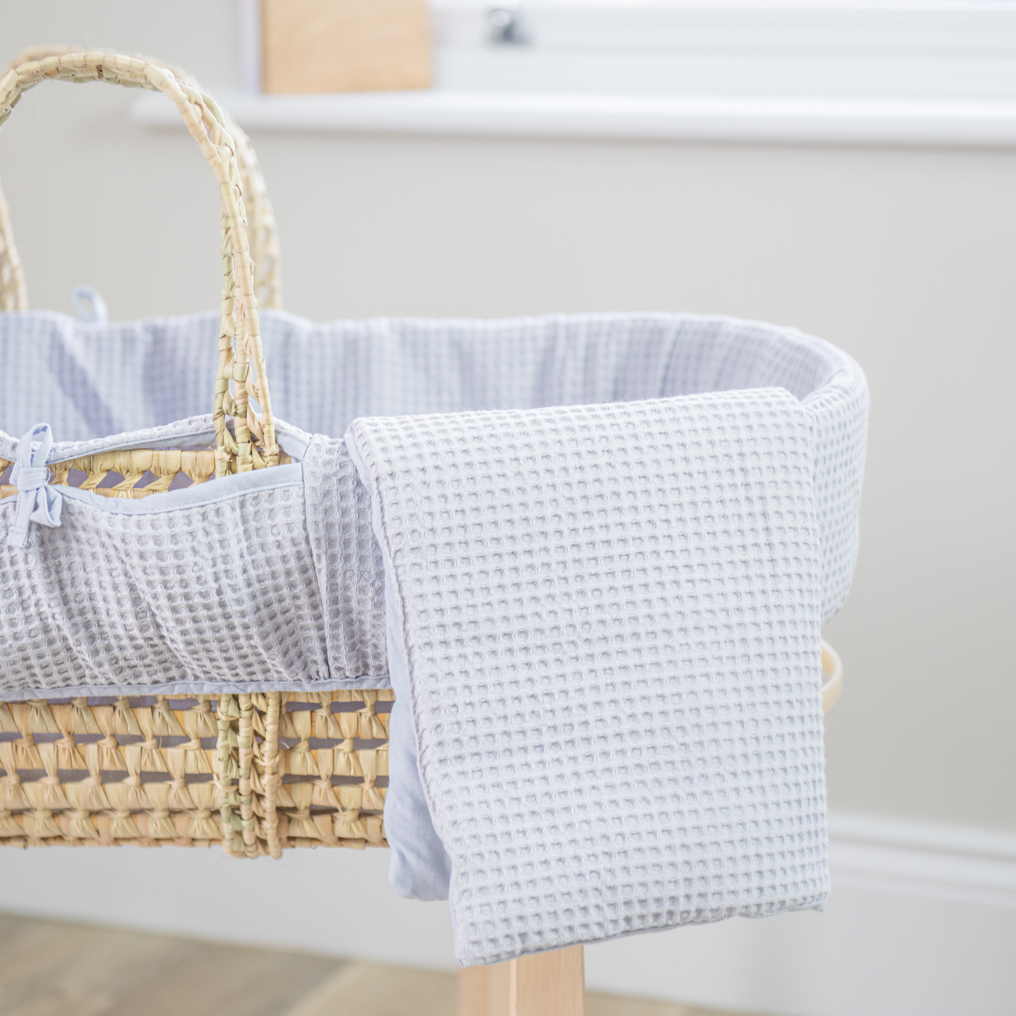 Clair de Lune Grey Waffle Palm Moses Basket