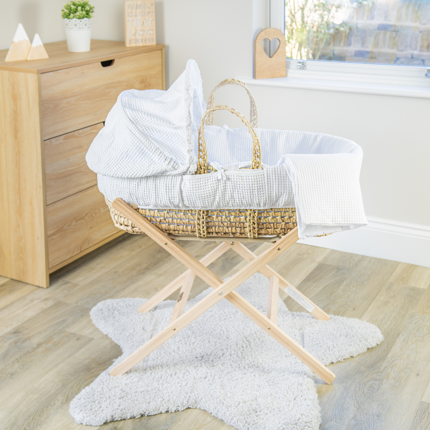 Clair de Lune White Waffle Palm Moses Basket