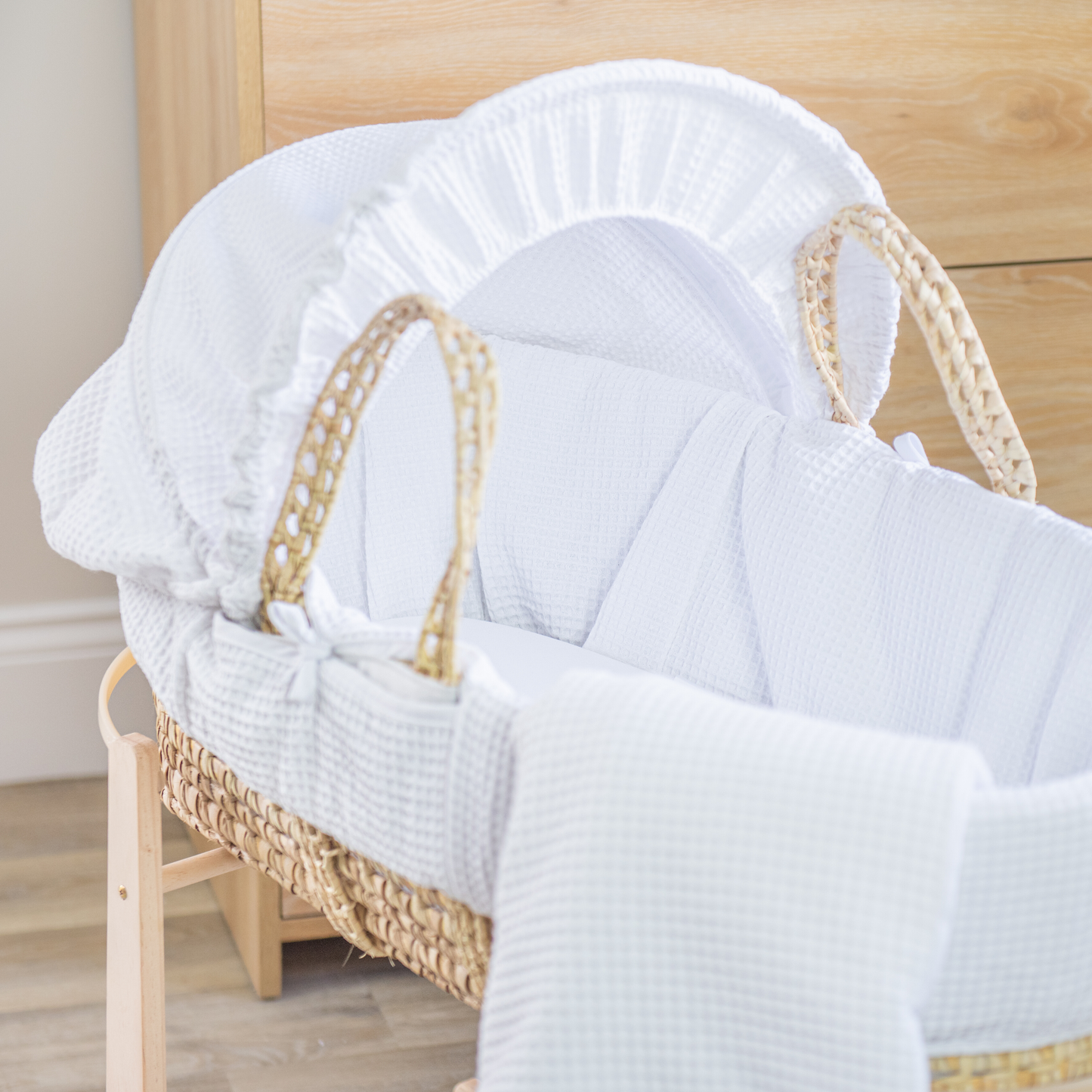 Clair de Lune White Waffle Palm Moses Basket